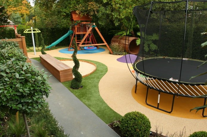 area giochi per bambini nella dacia