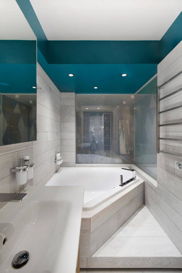 Bagno in una stanza stretta