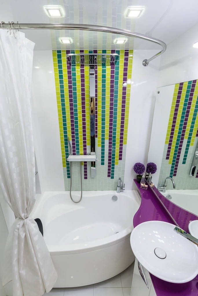 Vasca da bagno angolare con doccia