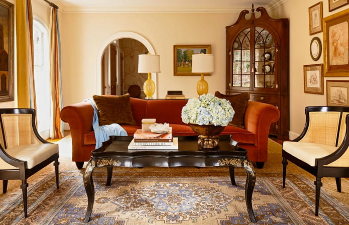credenza angolare all'interno dell'ingresso