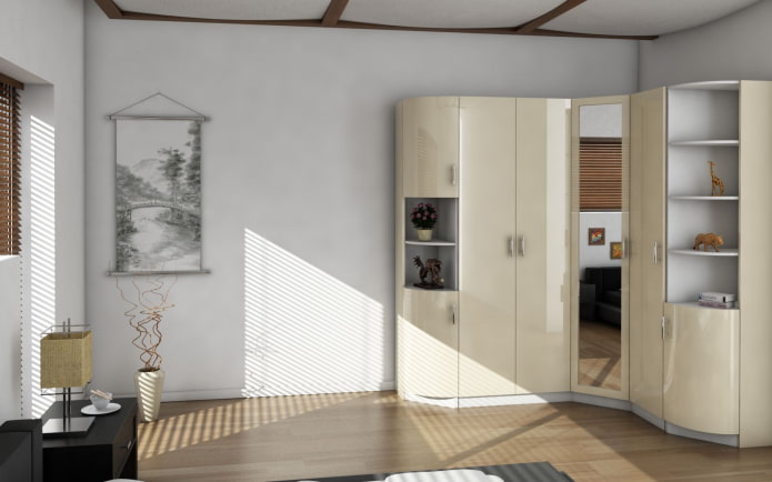 armadio angolare beige nell'ingresso