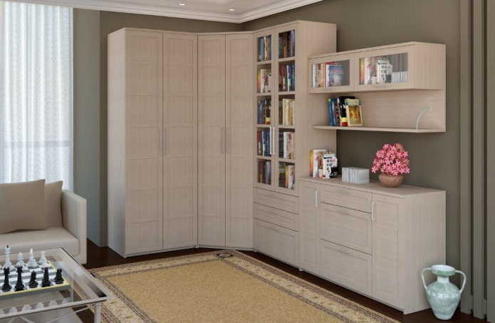 armadio angolare beige nell'ingresso
