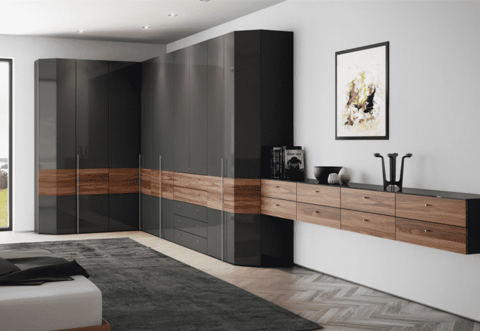 armadio ad angolo all'interno del ingresso in stile moderno