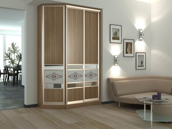 progetto di un armadio ad angolo all'interno dell'ingresso