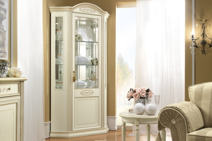 vetrina angolare all'interno dell'ingresso