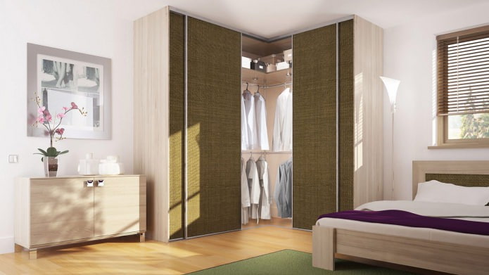 ante scorrevoli per un armadio ad angolo in camera da letto