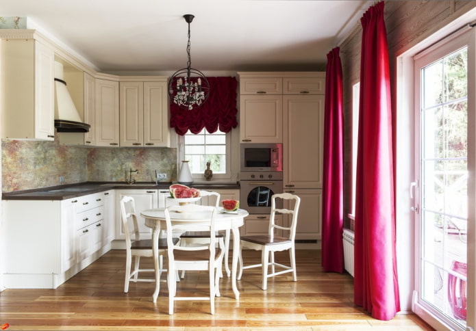cucina angolare all'interno di una casa privata