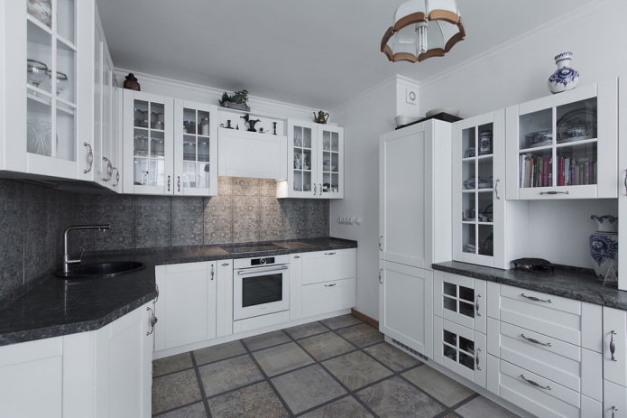 sistemi di contenimento all'interno di una cucina ad angolo