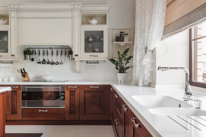 zona lavaggio all'interno di una cucina ad angolo