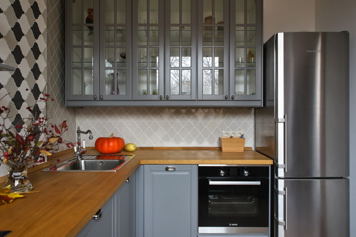 zona lavaggio all'interno della cucina a forma di angolo