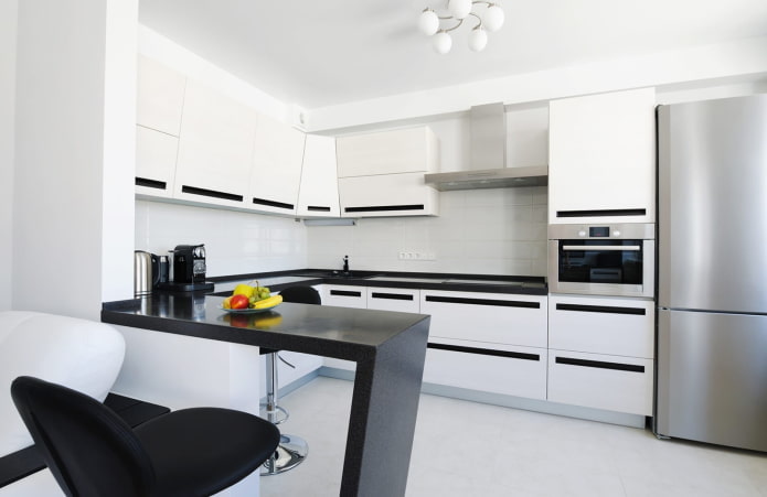 cucina ad angolo con bancone bar
