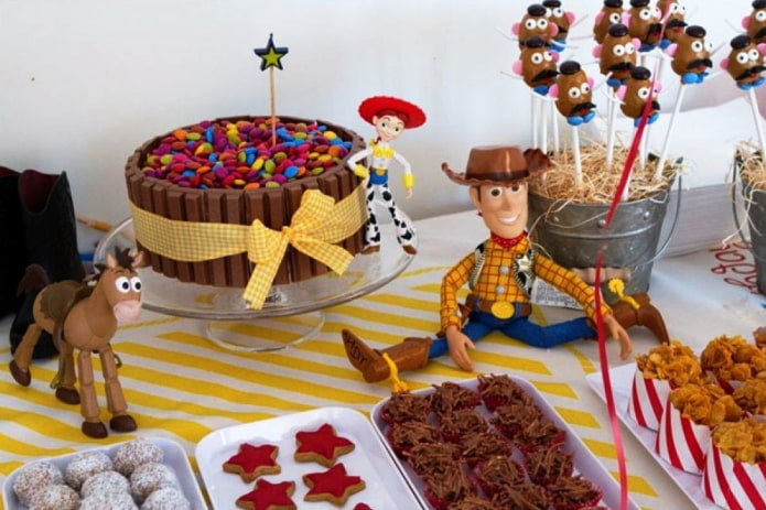 Apparecchiatura per un compleanno