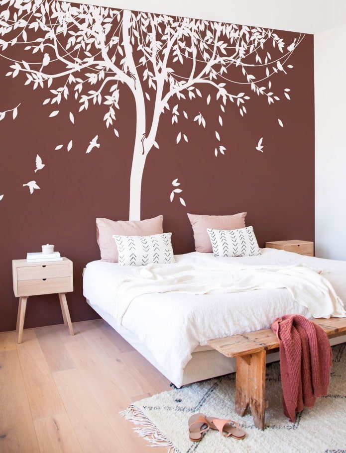 modello stencil a forma di albero in camera da letto