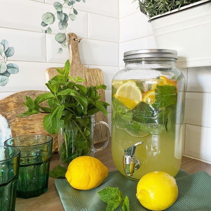 Limoni, menta, limonata
