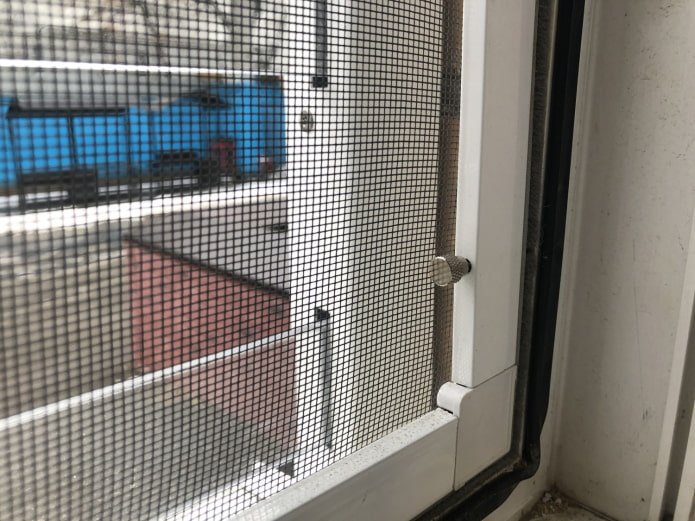 installazione di una zanzariera su tapparelle