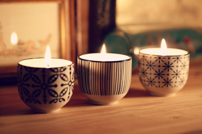 Candele in portacandele in ceramica