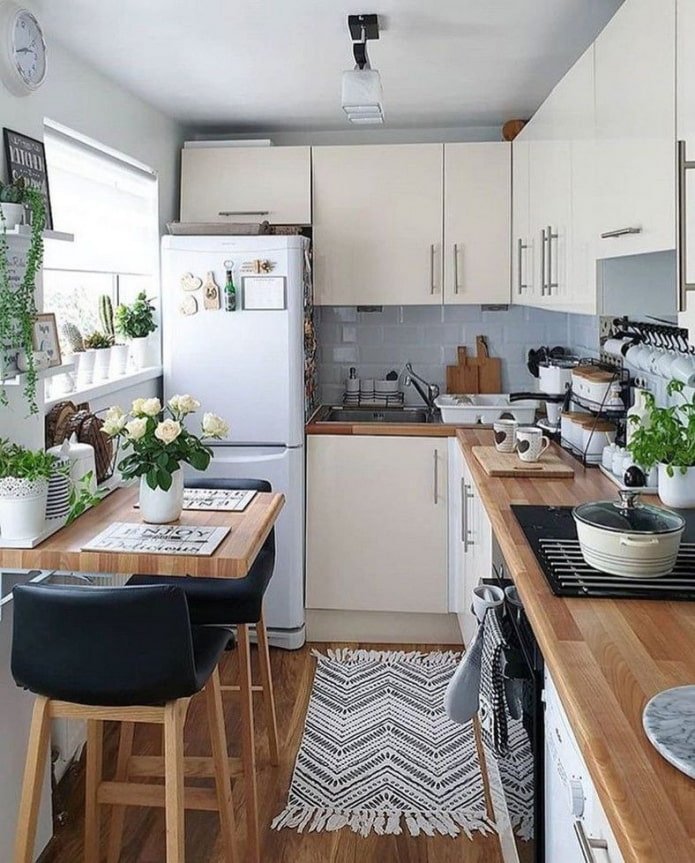 Cucina con elementi in legno
