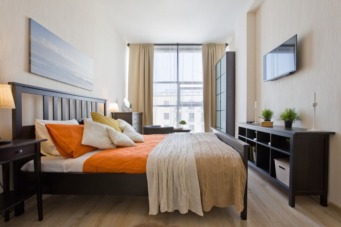 carta da parati all'interno di una camera da letto stretta