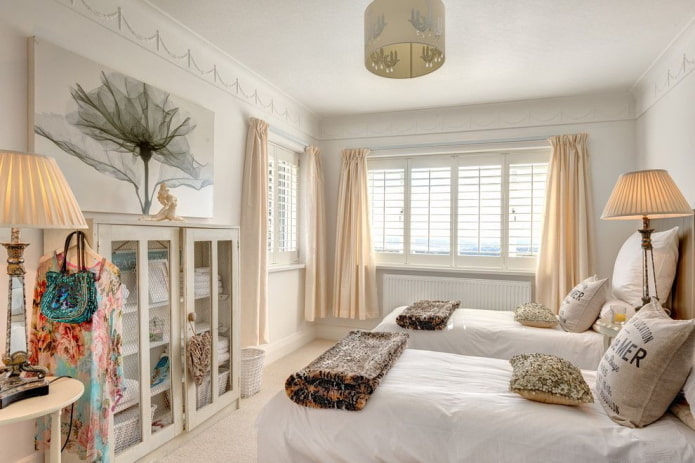 camera da letto stretta in stile shabby chic