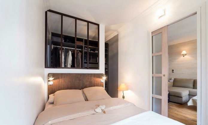 disposizione della camera da letto in un edificio di Krusciov