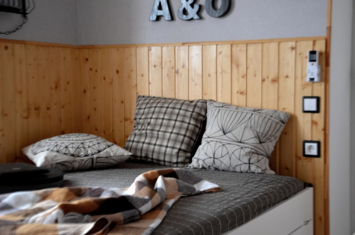 testiera in assi di legno