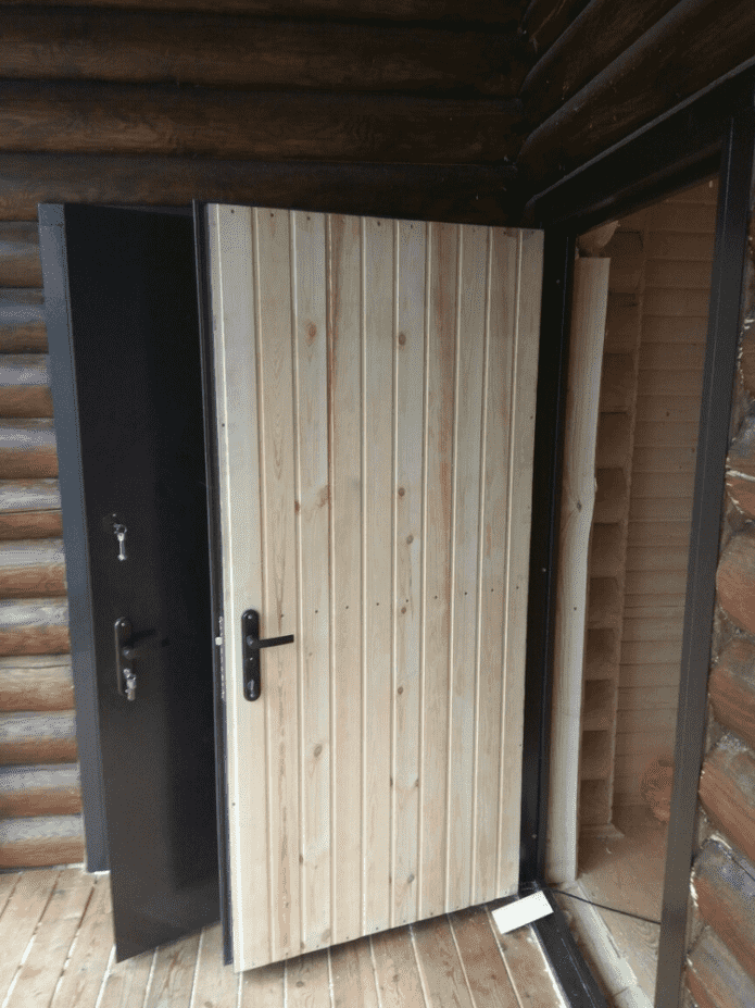 porta d'ingresso in legno