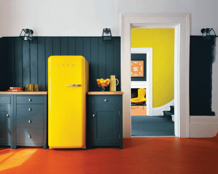 cucina con accenti luminosi