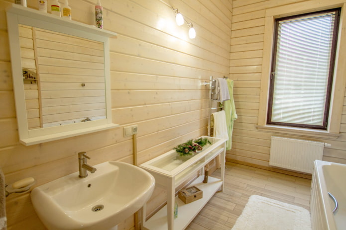 rivestimento in legno in una stanza umida