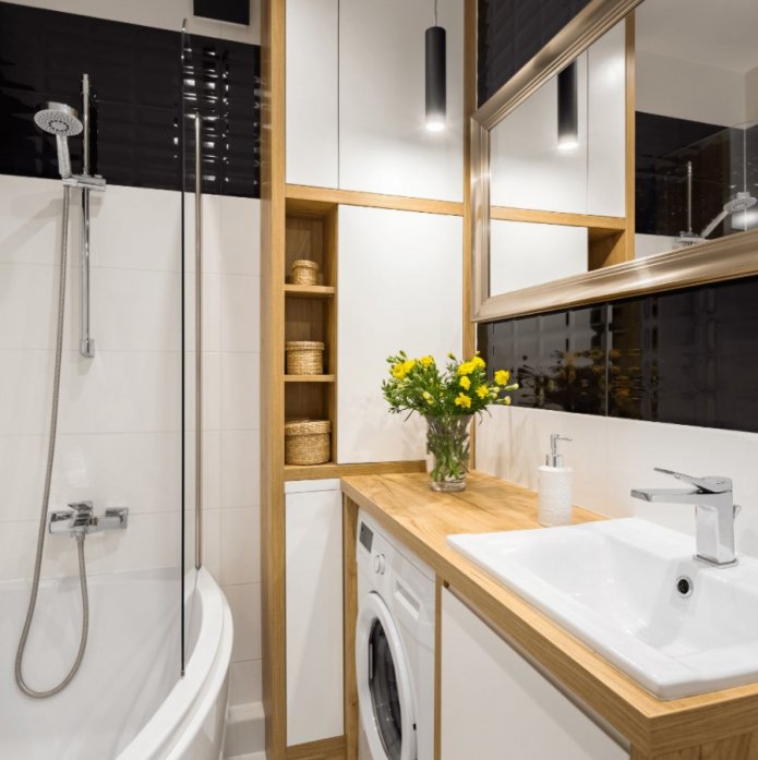 mobili in legno nel bagno