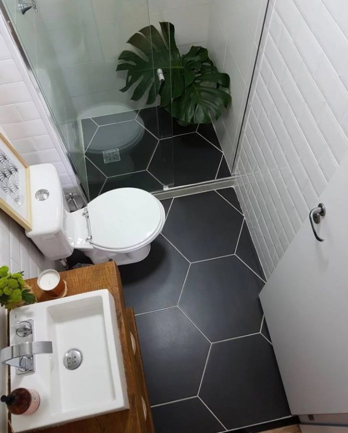 pavimento nero nel bagno