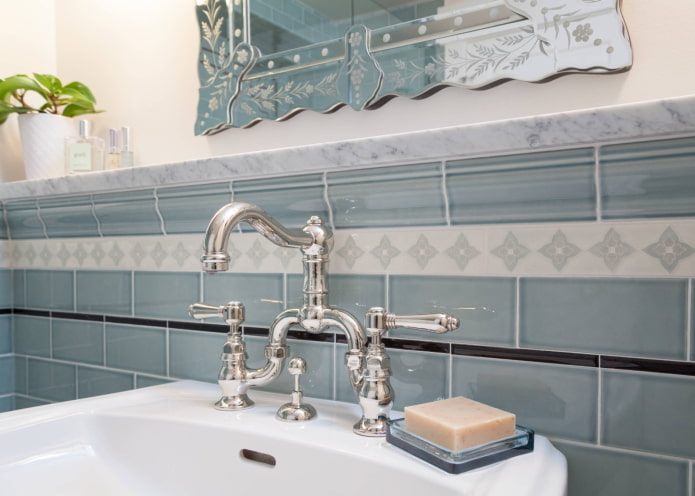Rubinetto per lavabo effetto argento