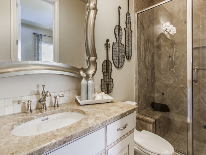 Interno del bagno beige