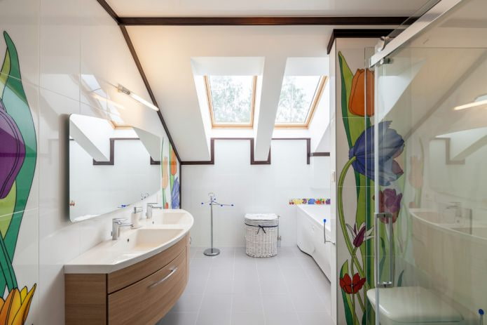 Stile moderno nel bagno mansardato