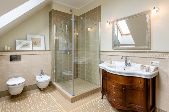 Classico nel bagno mansardato