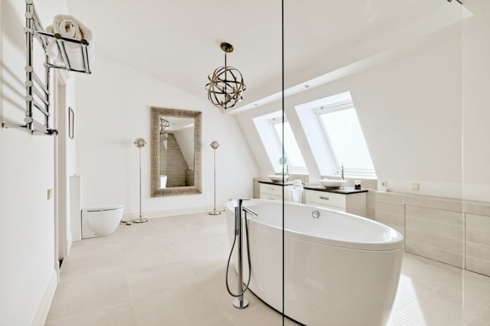 bagno mansardato bianco