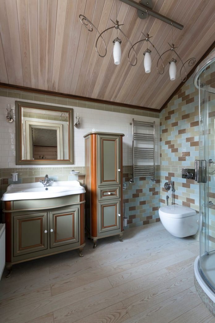 applique e lampadario in bagno