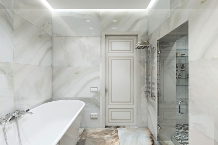 marmo sulle pareti del bagno