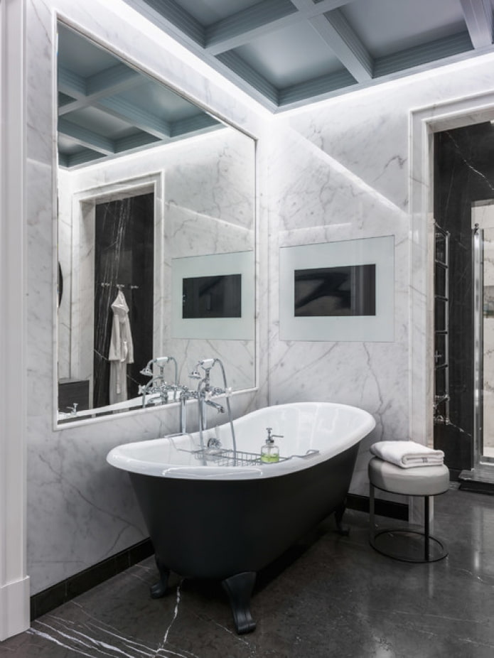 una vasca da bagno indipendente