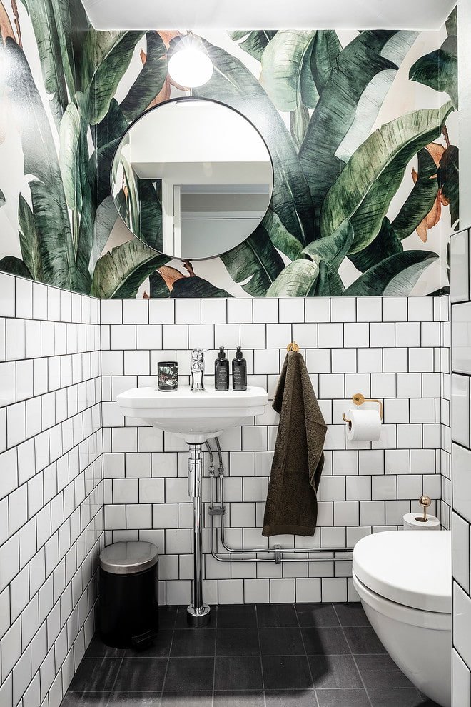 Bagno con motivo tropicale