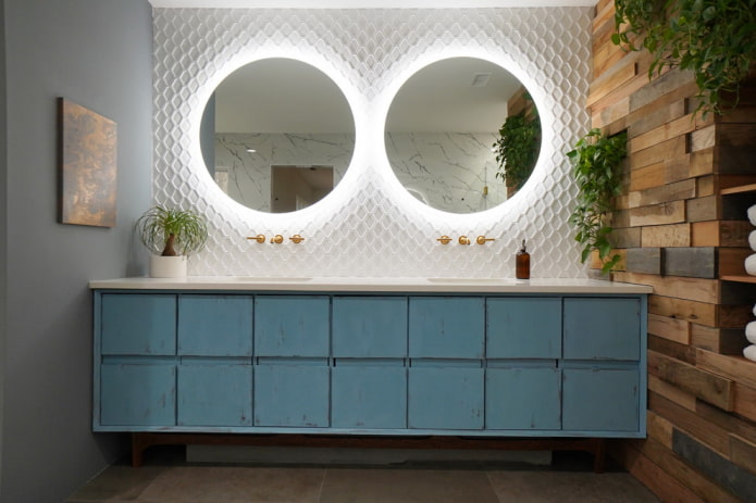 Area specchio nell'interno del bagno