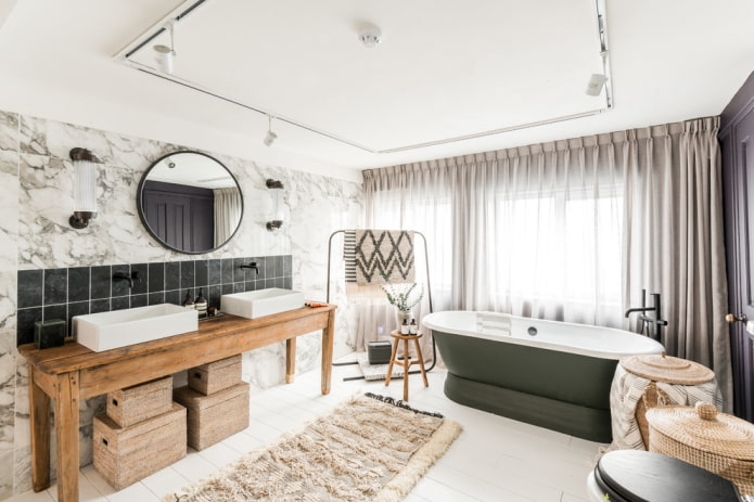 Arredamento del bagno con tessuti
