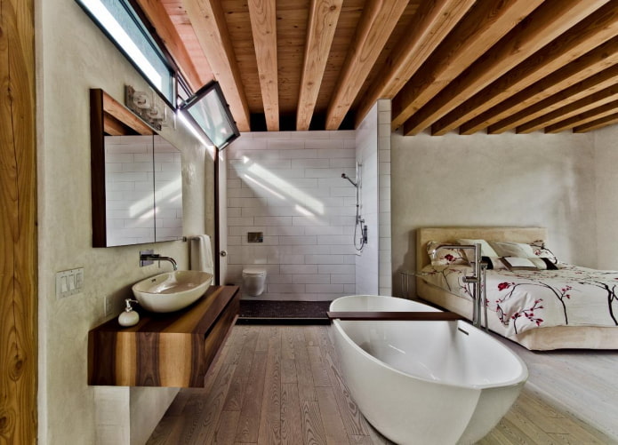 Bagno con doccia in camera da letto
