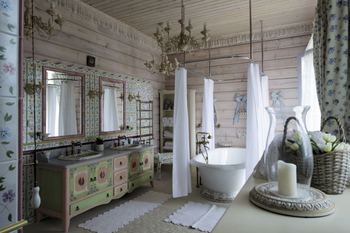 Ampio bagno con una vasca al centro
