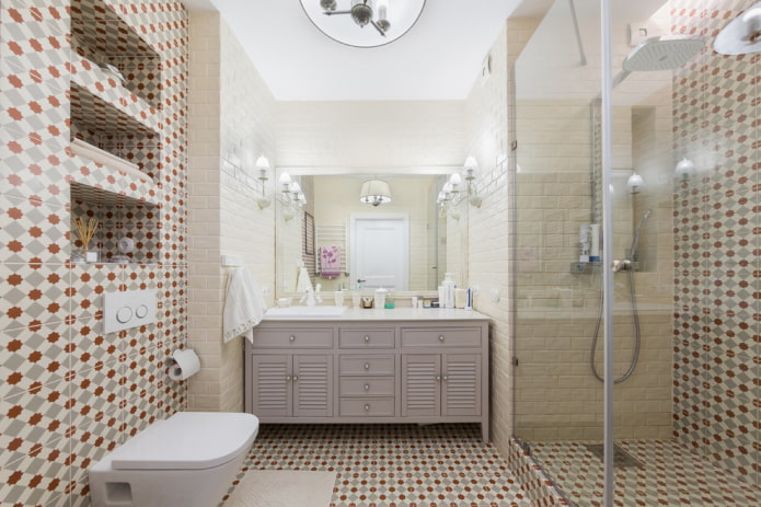 Bagno con doccia in stile provenzale