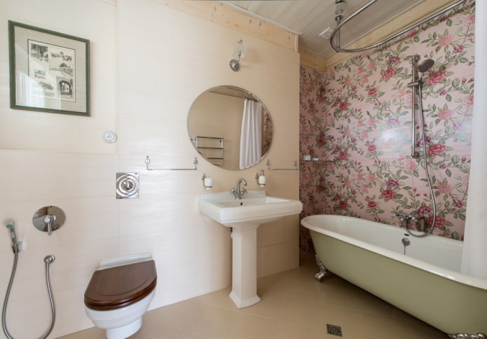Parete decorativa con motivi in bagno