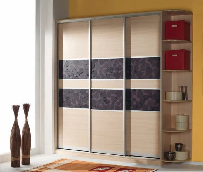 armadio con inserti decorativi in acrilico