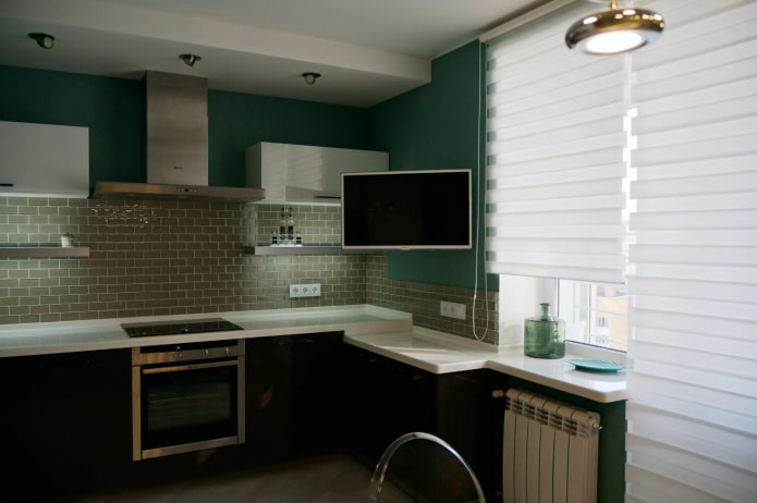 TV nell'angolo della cucina