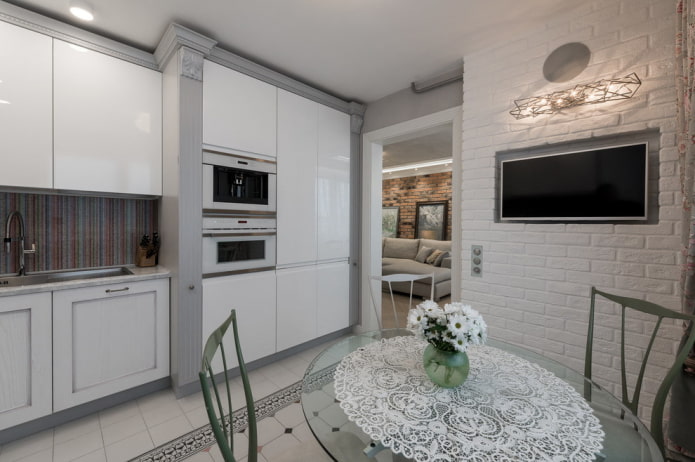 TV in una nicchia in cucina