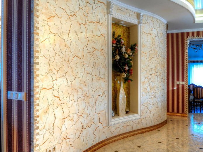 Craquelure in stucco decorativo veneziano