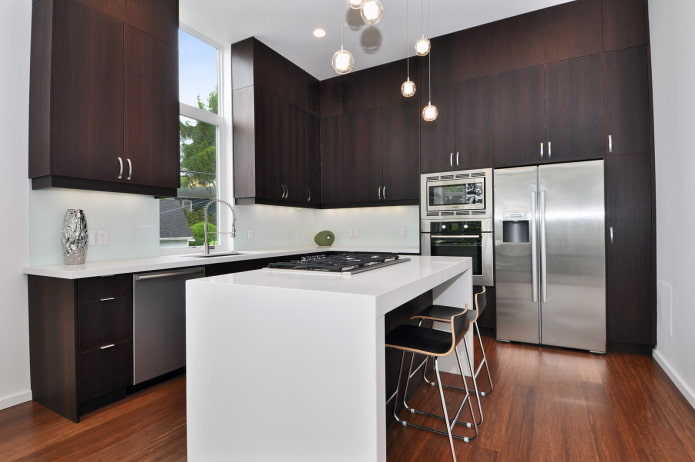 cucina in wengé fino al soffitto